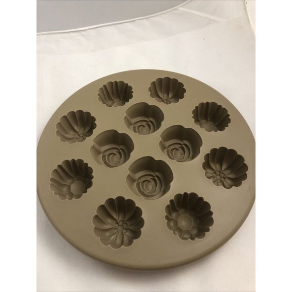 Pampered Chef Kitchen Rare Pampered Chef Silicone Bakeware Floral